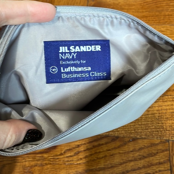 Jil Sander navy Lufthansa business class amenity kit (empty bag) - Picture 2 of 6